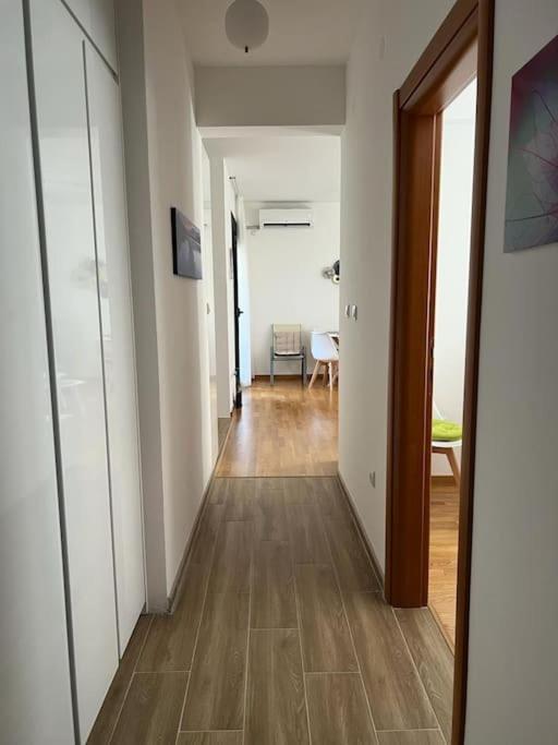 Modern Seaside Apartment With Balcony Tale Apartment Kotor Eksteriør bilde